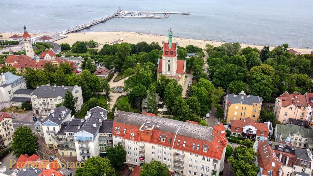 Sopocki unikat przy plaży z windą